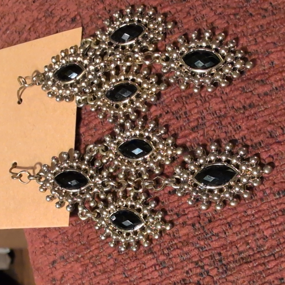 Elegant Black and Gold Chandelier Earrings - Picture 3 of 3